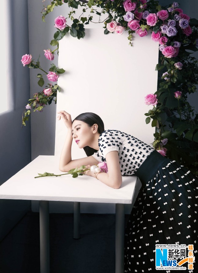 L'actrice chinoise Gao Yuanyuan pose pour un magazine