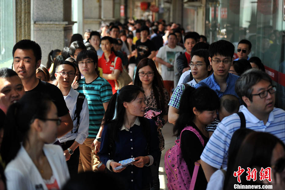 Frénésie de mariages à Beijing pour la ? Journée des amoureux en ligne ?