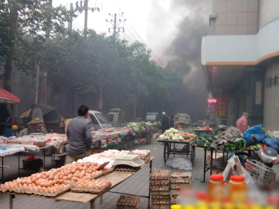 Les explosions sur un marché au Xinjiang ont fait des morts et des blessés