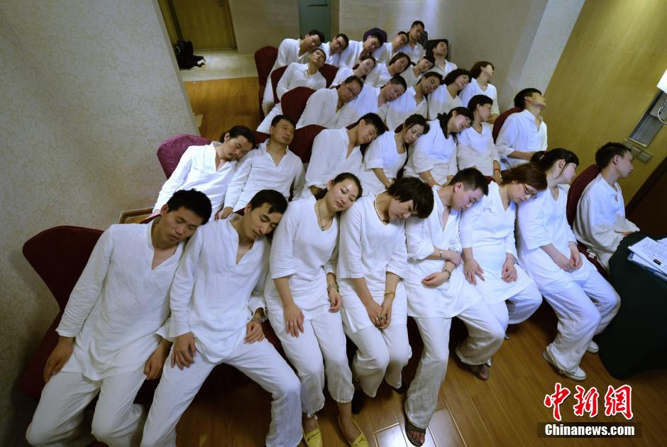Les cours de sommeil attirent les col-blancs de Changsha