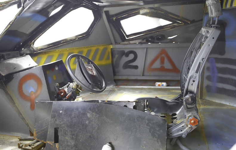 Un fan de Batman ouvre la porte de sa Batmobile