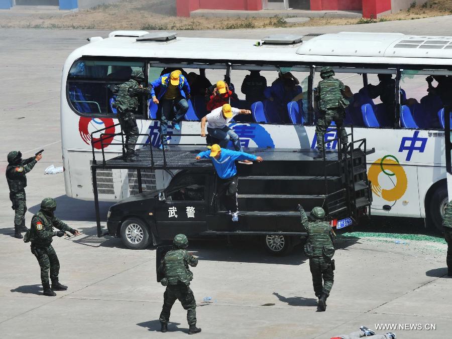 La police de Beijing organise un exercice anti-terroriste