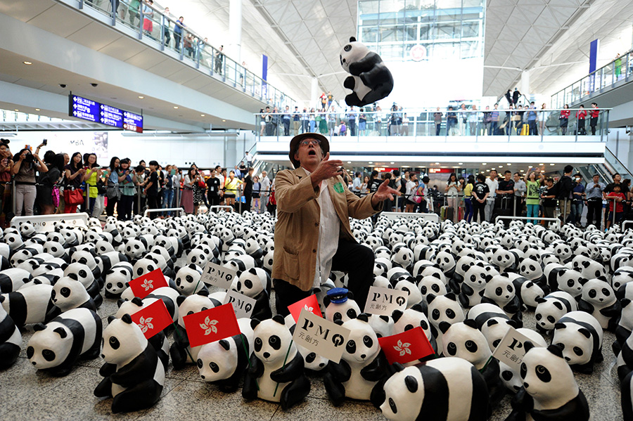 1600 pandas en papier commencent une tournée à Hong Kong