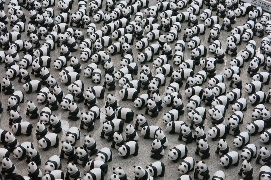 1600 pandas en papier commencent une tournée à Hong Kong