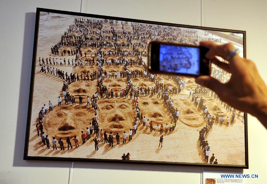 Ouverture à Paris de l'exposition "Le Rêve de la Chine - L'Evolution de la Vie des Chinois et de la Société Chinoise"