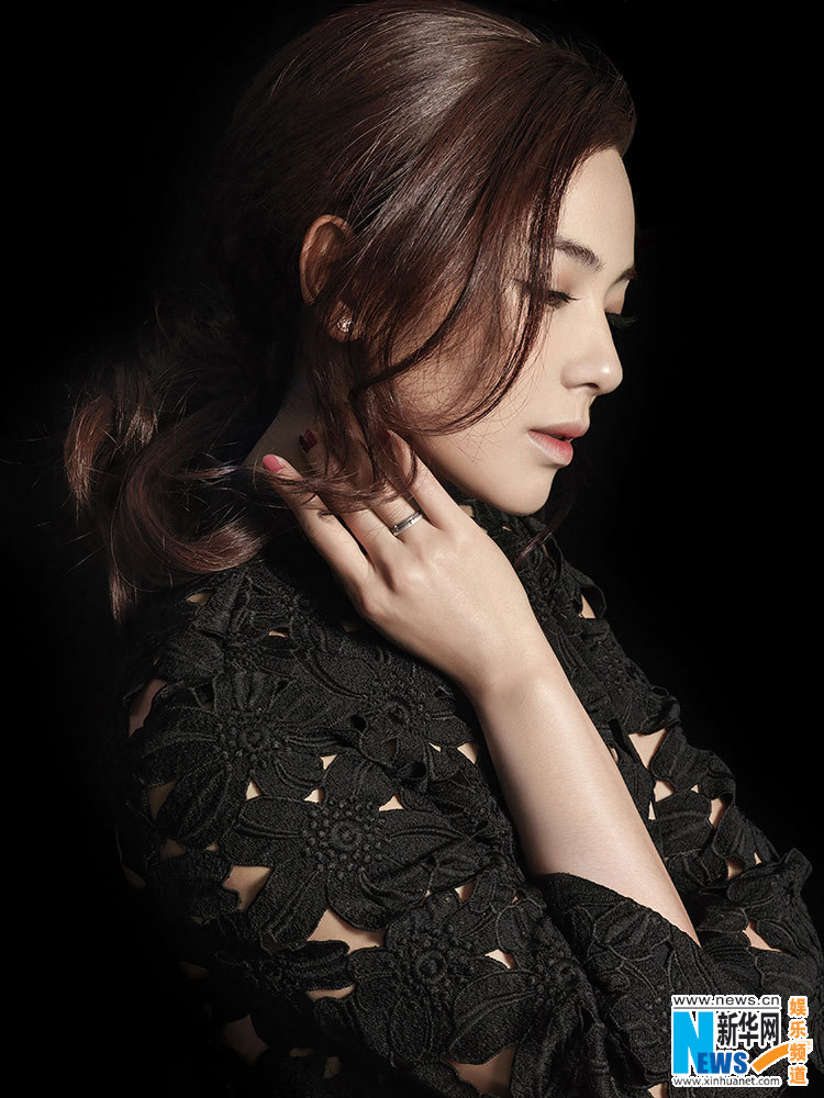 L'actrice chinoise Liu Tao pose pour un magazine