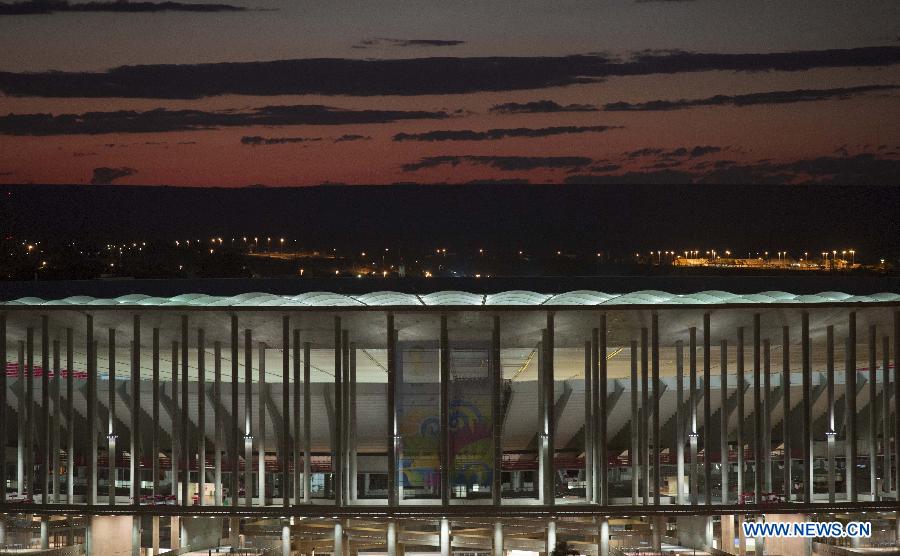 Le Stade national Mané-Garrincha à Brasilia au moment du coucher du soleil