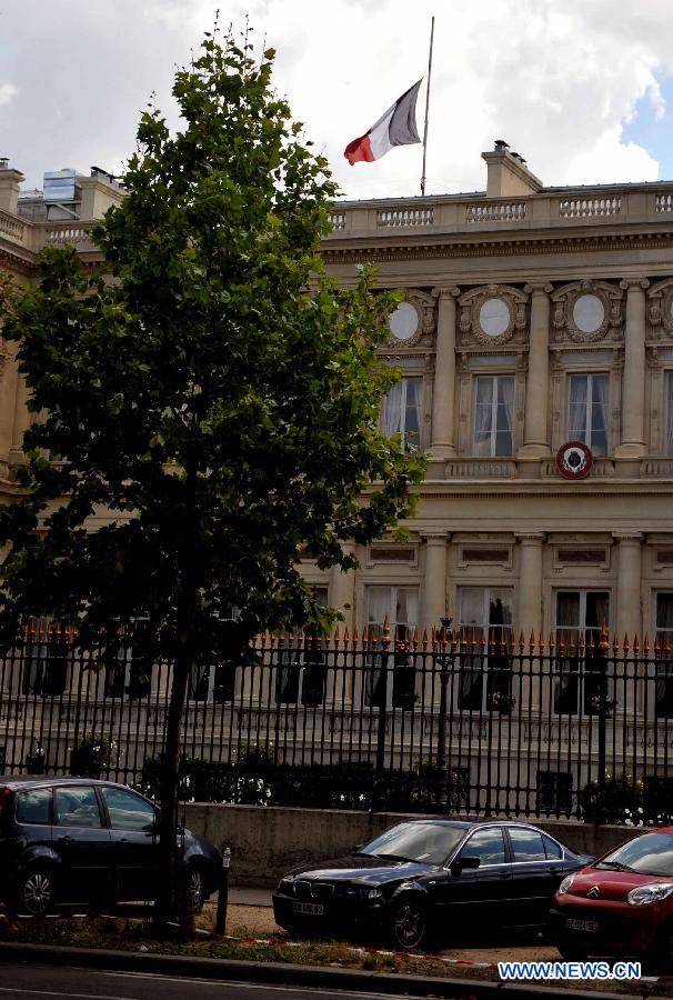 Crash au Mali : les drapeaux sont en berne en France