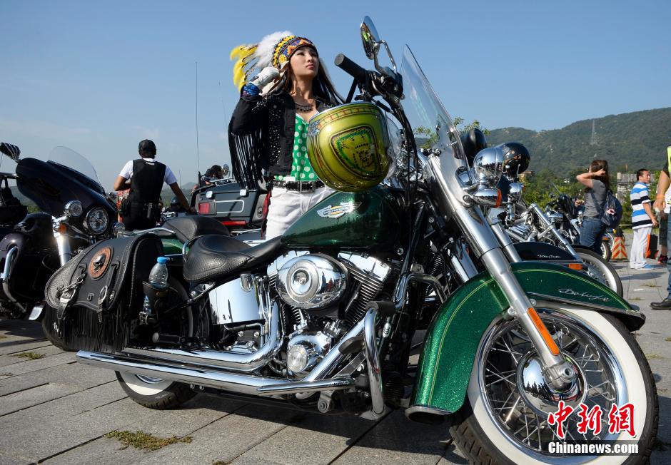 Des centaines de Harley vrombissent à Tianjin