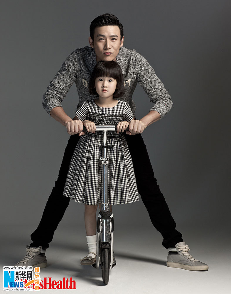 L'acteur Lu Yi et sa fille posent pour un magazine