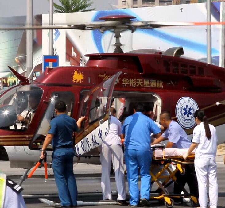 Atterrissage d’urgence d’un hélicoptère dans les rues de Beijing