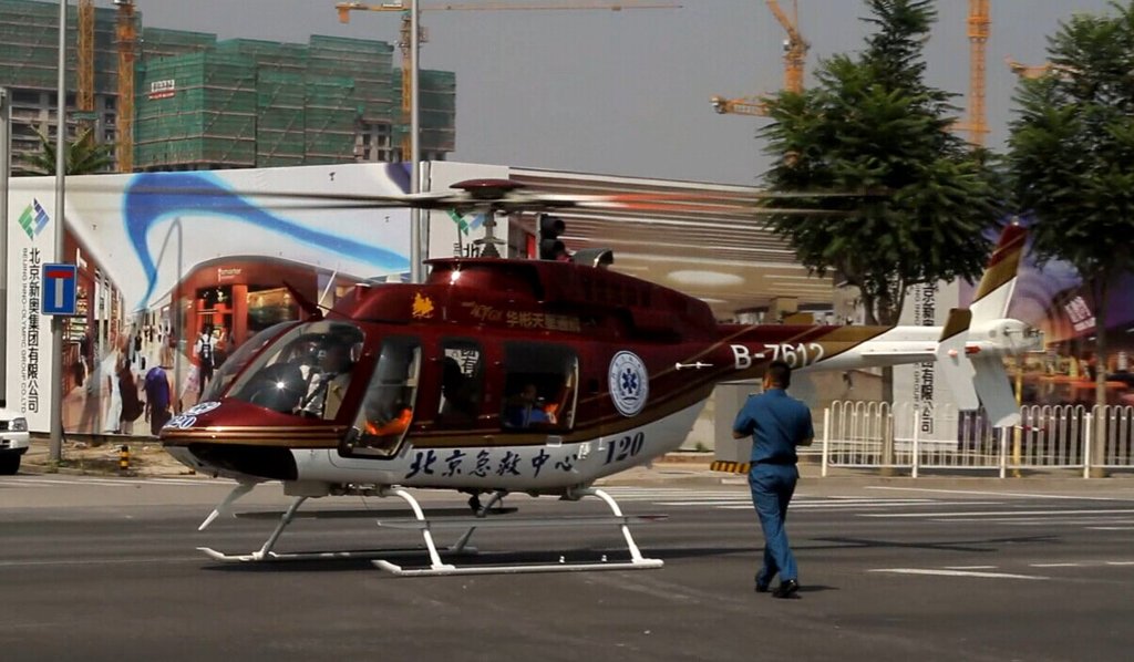 Atterrissage d’urgence d’un hélicoptère dans les rues de Beijing