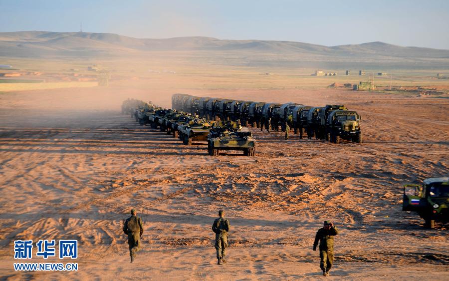  Deux colonnes de chars et de camions sur la base de Zhurihe.