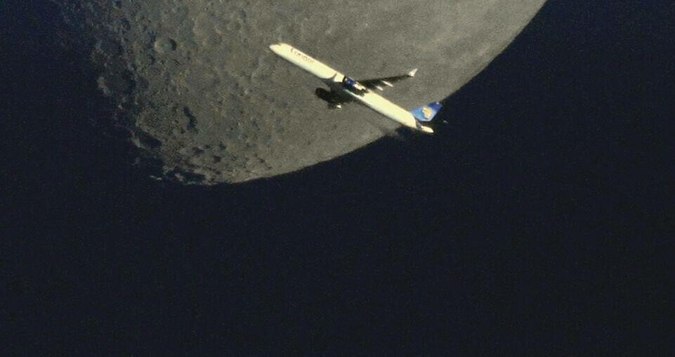 Comme si les avions pouvaient se poser sur la Lune et tutoyer le Soleil…