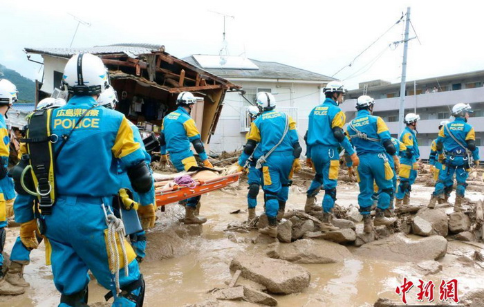 Au moins 39 morts et 7 disparus dans des glissements de terrain à Hiroshima
