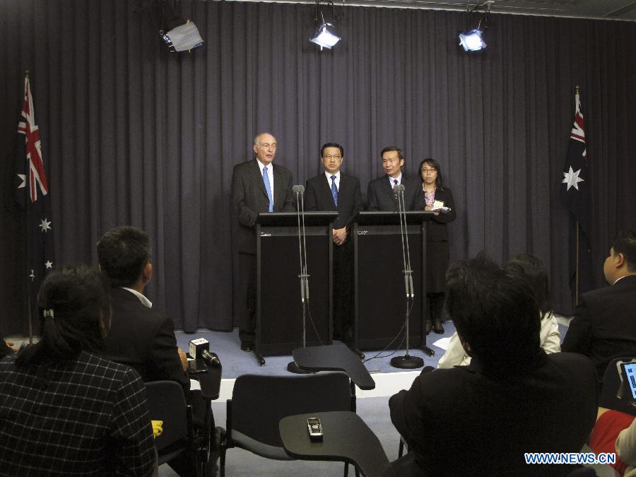 Vol MH370 : des ministres d'Australie, de Chine et de Malaisie "modérément optimistes" que l'appareil sera retrouvé