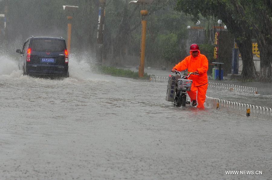 Le typhon Kalmaegi touche terre dans le sud de la Chine