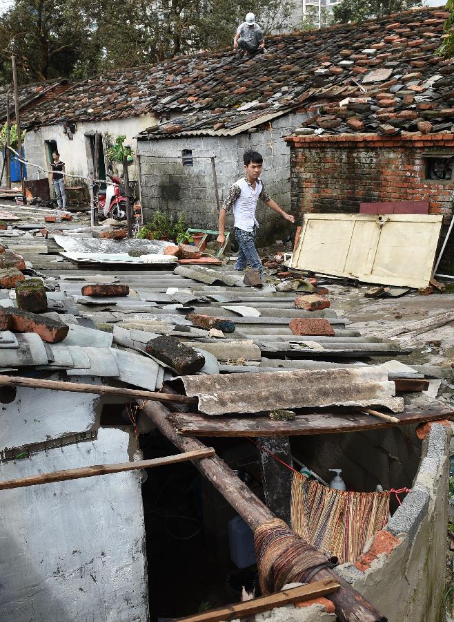 Le typhon Kalmaegi ravage le sud de la Chine