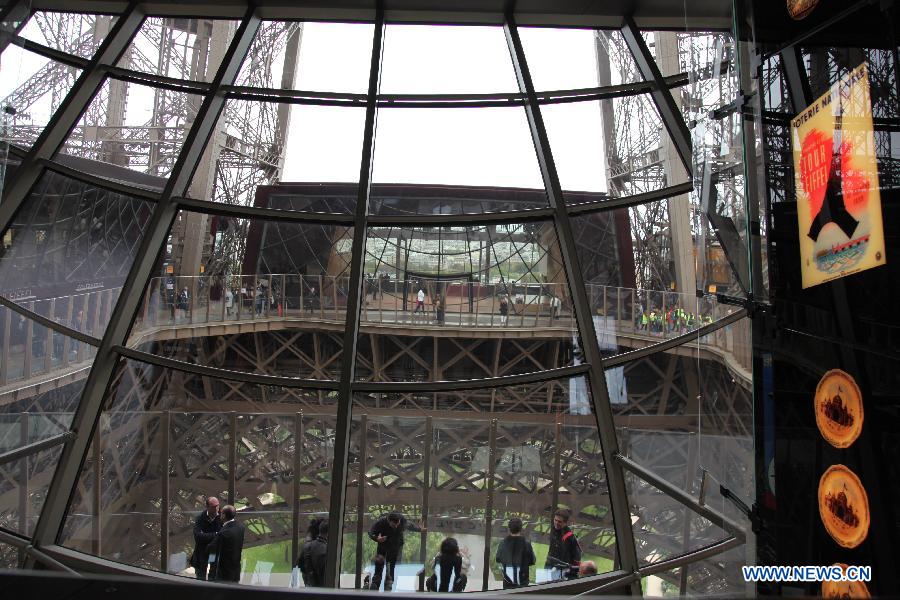 France : inauguration du premier étage rénové de la tour Eiffel