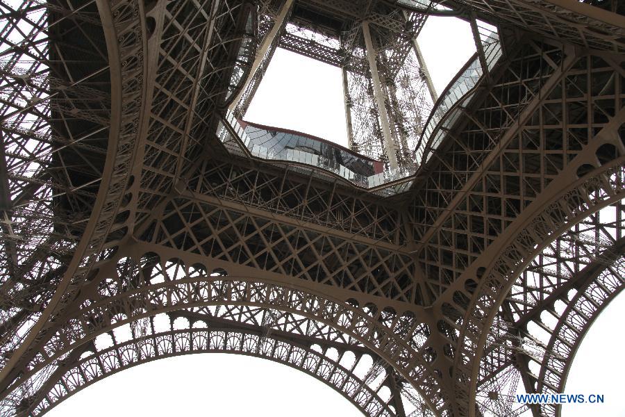 France : inauguration du premier étage rénové de la tour Eiffel