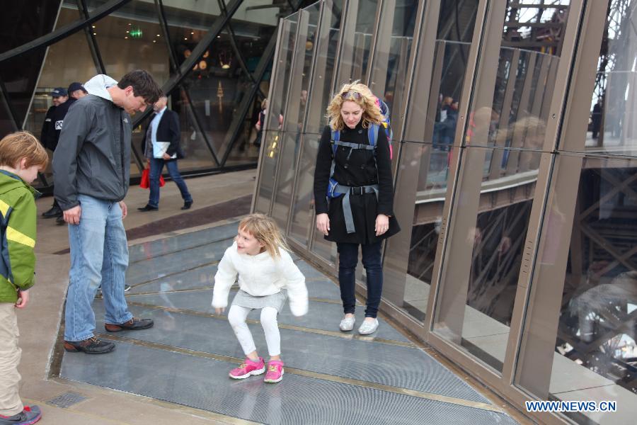 France : inauguration du premier étage rénové de la tour Eiffel