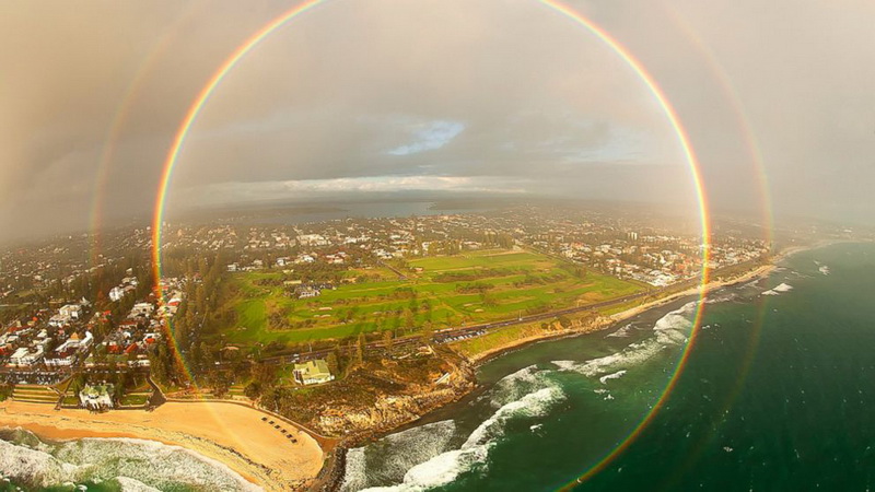 Superbe arc-en-ciel cirulaire en Australie 