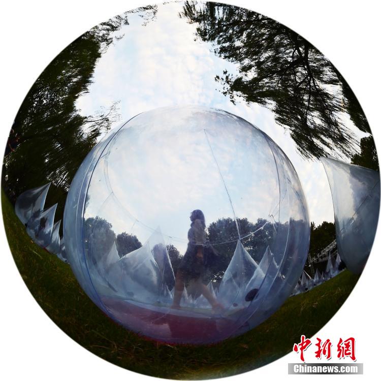 Des gouttes d'eau sur le Lac de l'Ouest