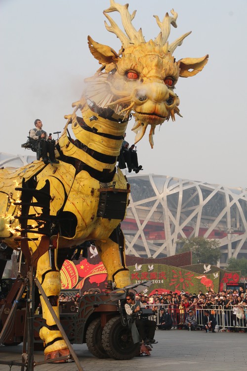 La légende du cheval-dragon revit à Beijing