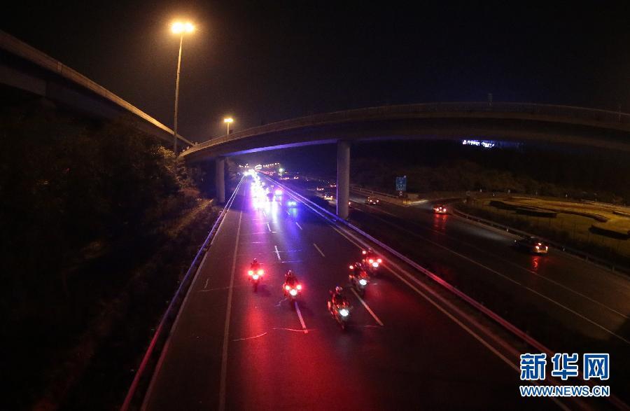 Beijing : une escorte moto pour accueillir un dirigeant africain