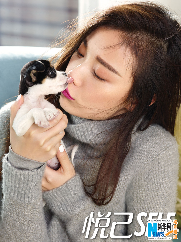 L'actrice chinoise Ni Ni pose pour un magazine