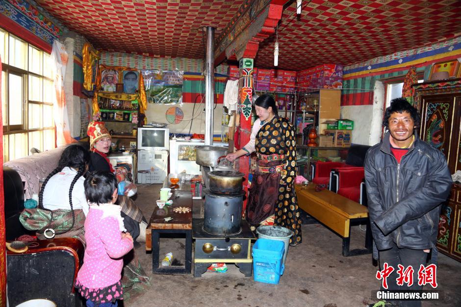 Un salon de thé de l'autoroute Qinghai-Tibet à plus de 5200 m