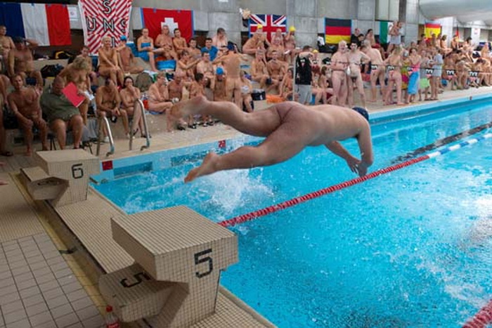 Un concours de natation bien spécial en Alsace