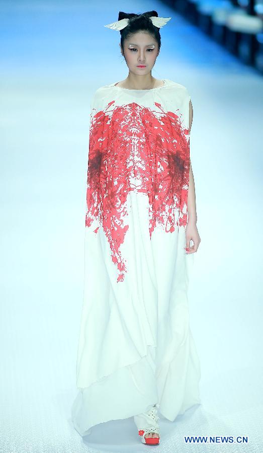 Semaine de la mode de Chine: défilé des créations de la styliste Liu Wei 