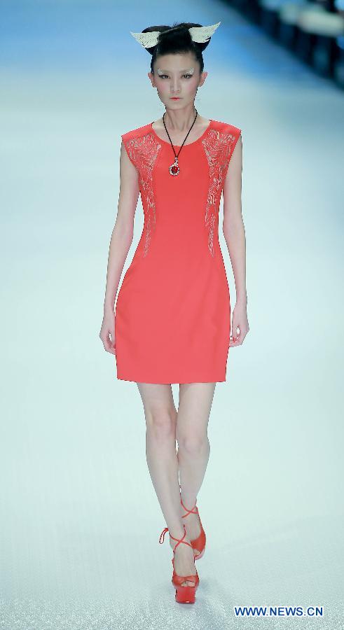 Semaine de la mode de Chine: défilé des créations de la styliste Liu Wei 