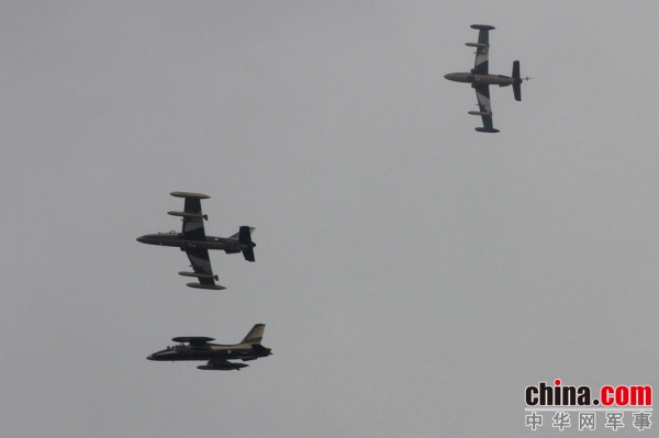 La patrouille acrobatique émiratie Al Fursan est arrivée à Zhuhai