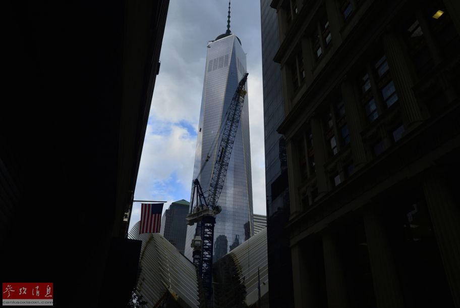 Deux laveurs de vitres bloqués au 69e étage du One World Trade Center