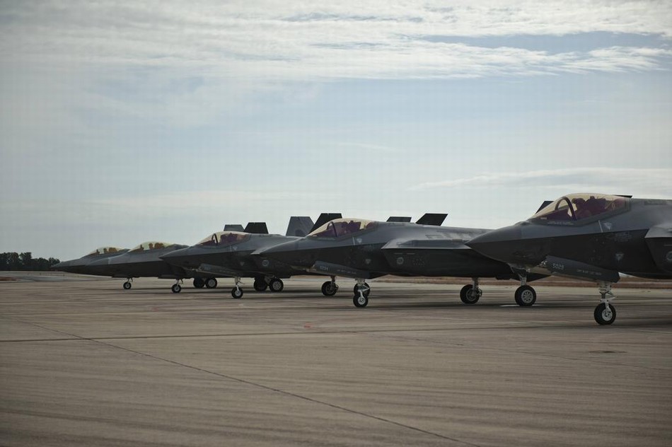 Exercice conjoint de chasseurs F-22 et de F-35 de l’US Air Force