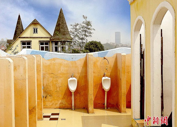 Les plus grandes toilettes de Chongqing (Chine)