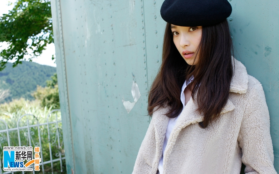 L'actrice chinoise Ni Ni pose pour un magazine