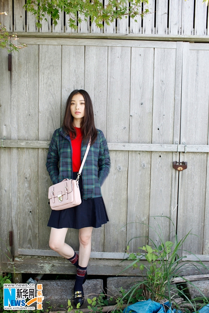 L'actrice chinoise Ni Ni pose pour un magazine