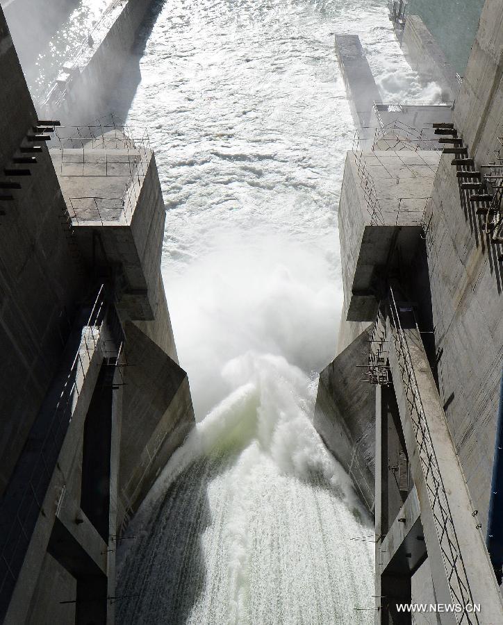 Mise en marche de la plus grande centrale hydroélectrique du Tibet