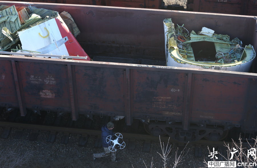 Vol MH17 Malaysia Airlines : près de 100 tonnes de débris évacuées des lieux du crash