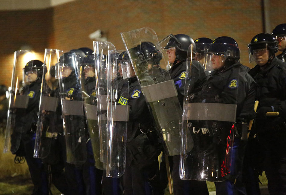Ferguson s’embrase après la décision du grand jury