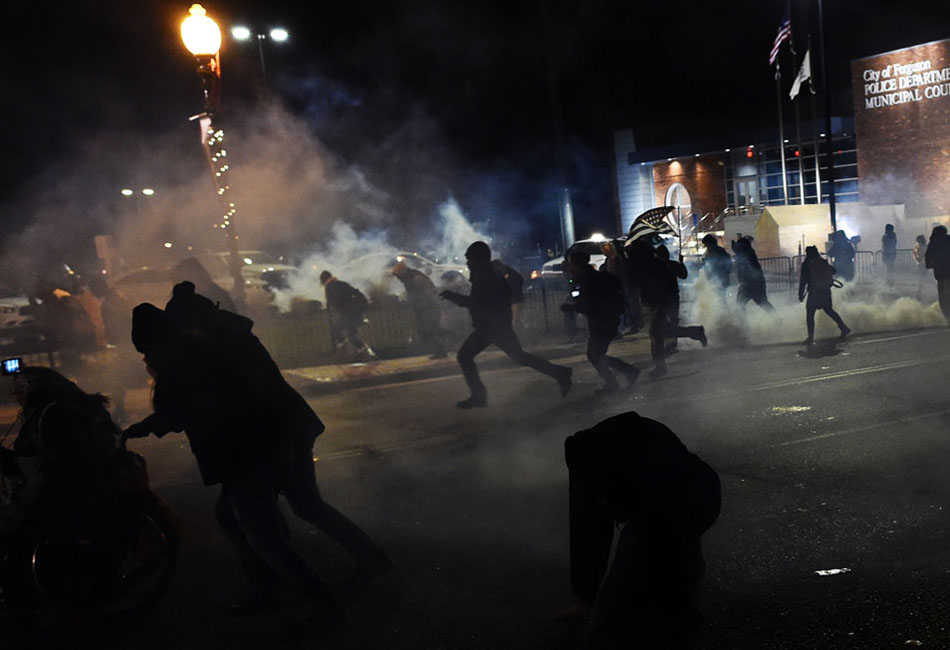 Ferguson s’embrase après la décision du grand jury