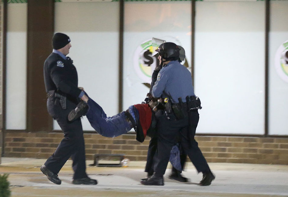 Ferguson s’embrase après la décision du grand jury