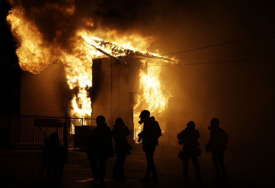 Ferguson s’embrase après la décision du grand jury