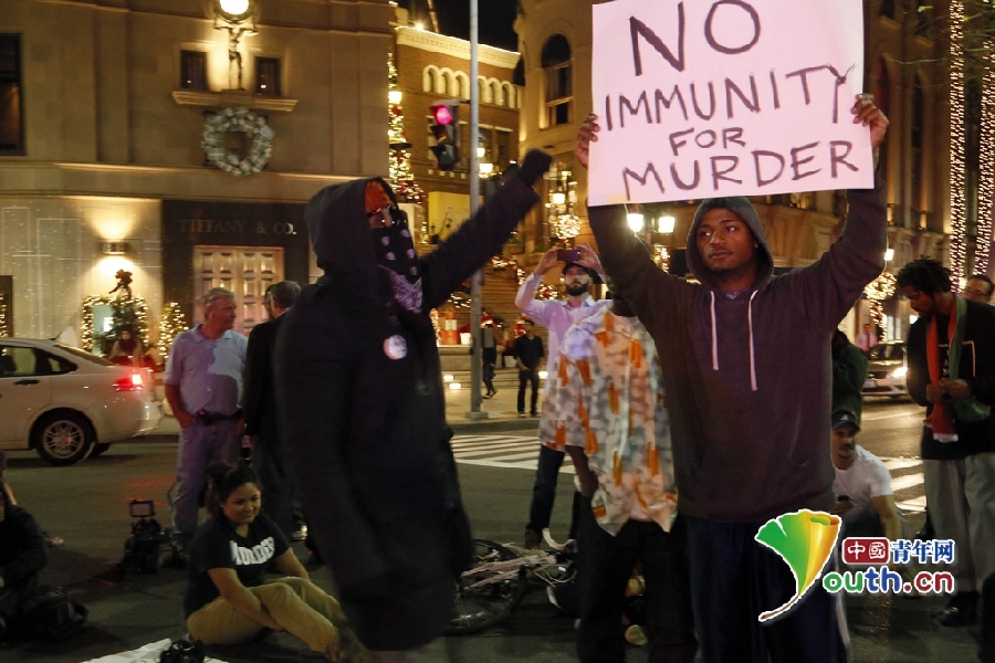 Ferguson s’embrase après la décision du grand jury