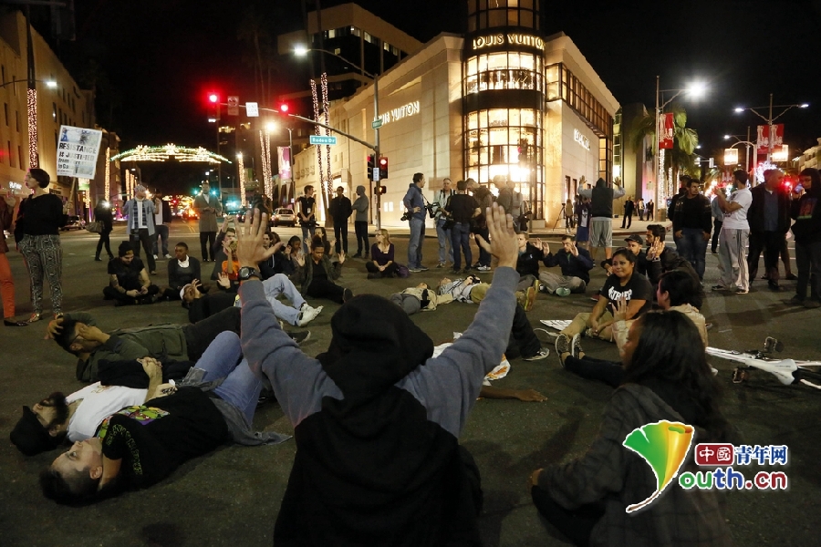 Ferguson s’embrase après la décision du grand jury