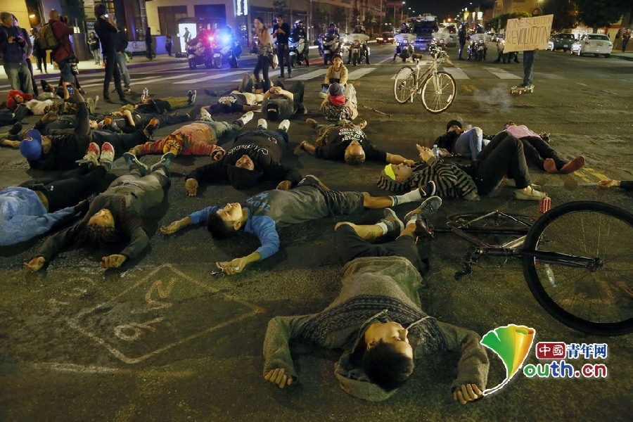 Ferguson s’embrase après la décision du grand jury