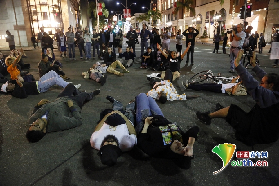 Ferguson s’embrase après la décision du grand jury